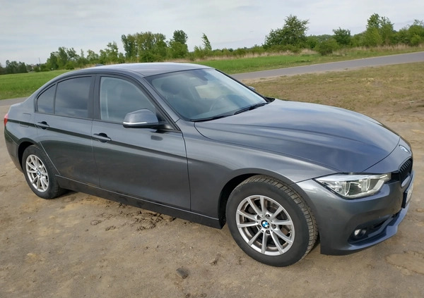 BMW Seria 3 cena 59800 przebieg: 186000, rok produkcji 2017 z Kamieńsk małe 211